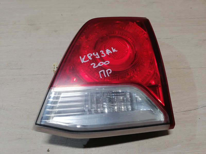 Land Cruiser 200 фонарь правый в крышку багажника рест