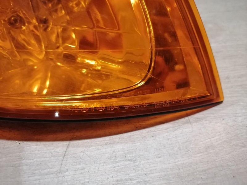 Spacio поворотник повторитель поворота правый в фару