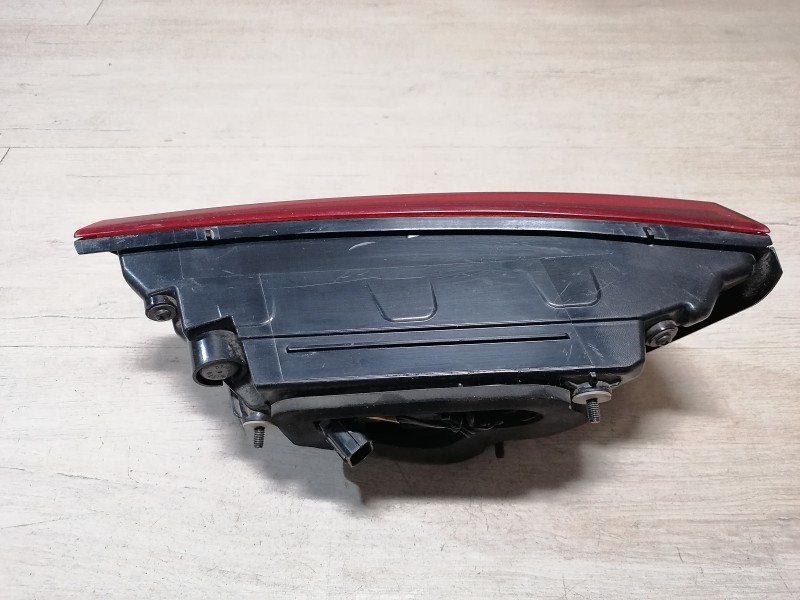 Cerato 4 фонарь левый в крышку деф