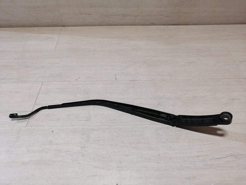 Almera G15 №1 поводок дворника правый