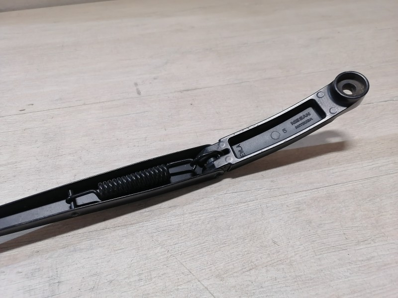 Almera G15 №1 поводок дворника правый