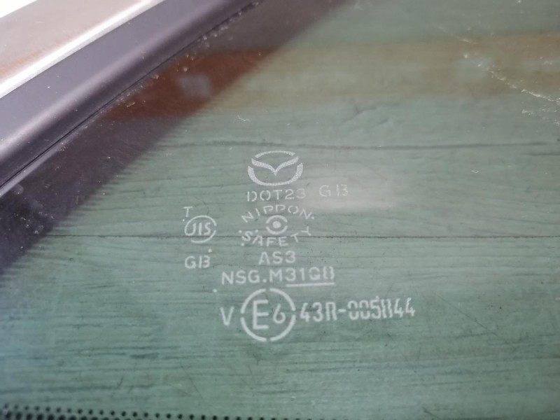 Mazda CX7 форточка задняя правая