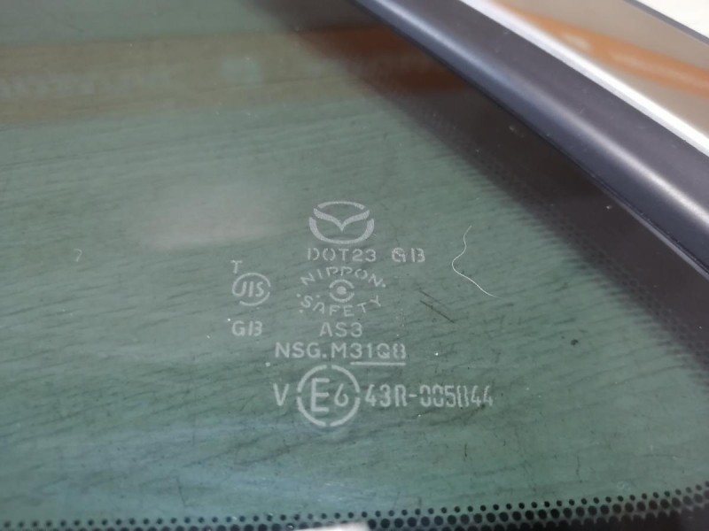 Mazda CX7 форточка задняя левая