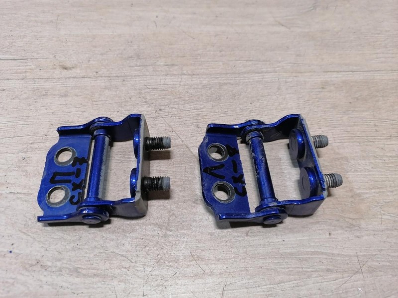 Mazda CX7 петля багажника