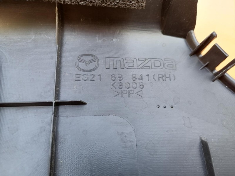 Mazda CX7 обшивка багажника правая