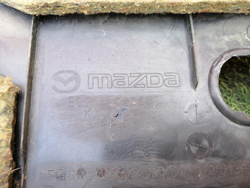Mazda CX7 обшивка крышки багажника деф