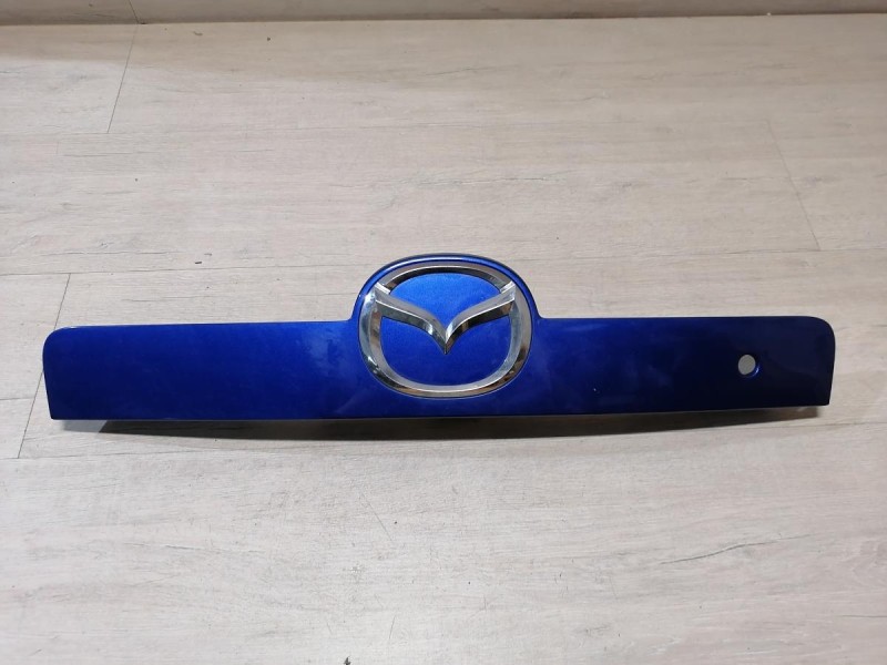 Mazda CX7 молдинг крышки багажника деф
