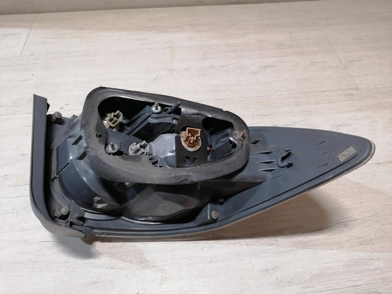 Mazda CX7 фонарь правый деф