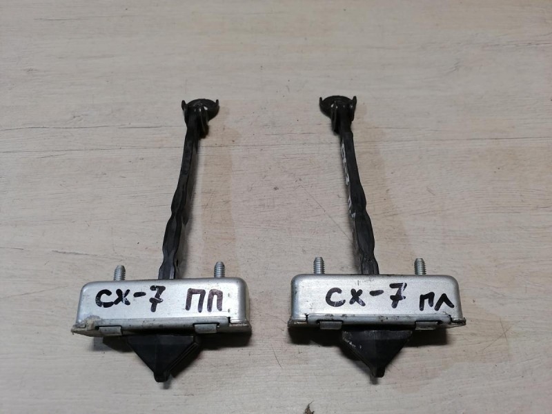 Mazda CX7 ограничитель двери передний