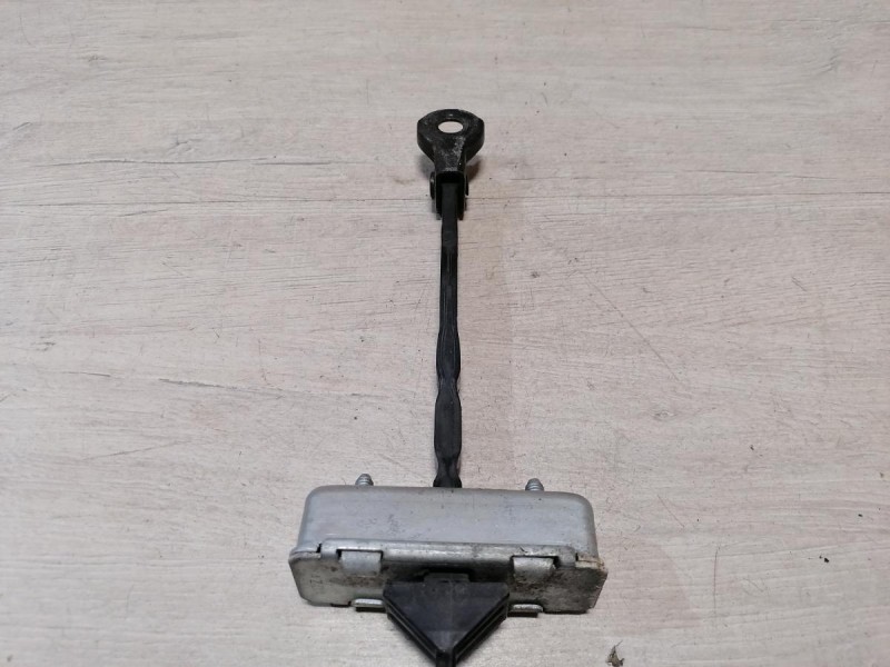 Mazda CX7 ограничитель двери передний