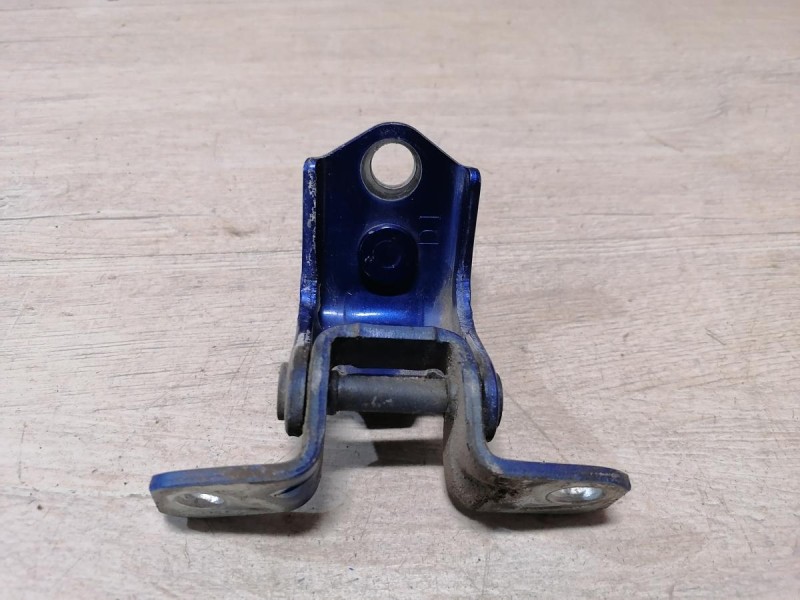 Mazda CX7 петля двери задняя правая верхняя