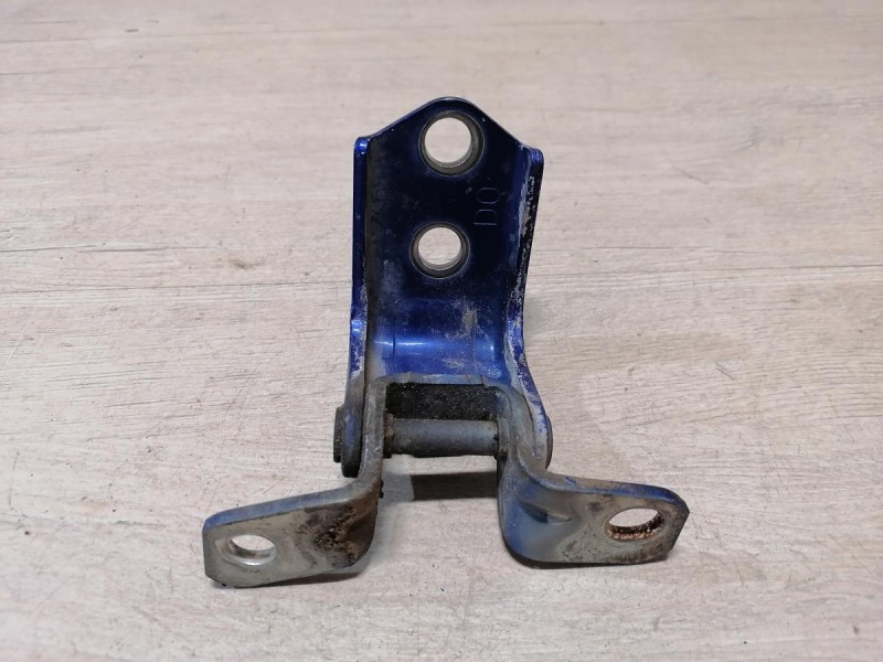 Mazda CX7 петля двери задняя левая нижняя