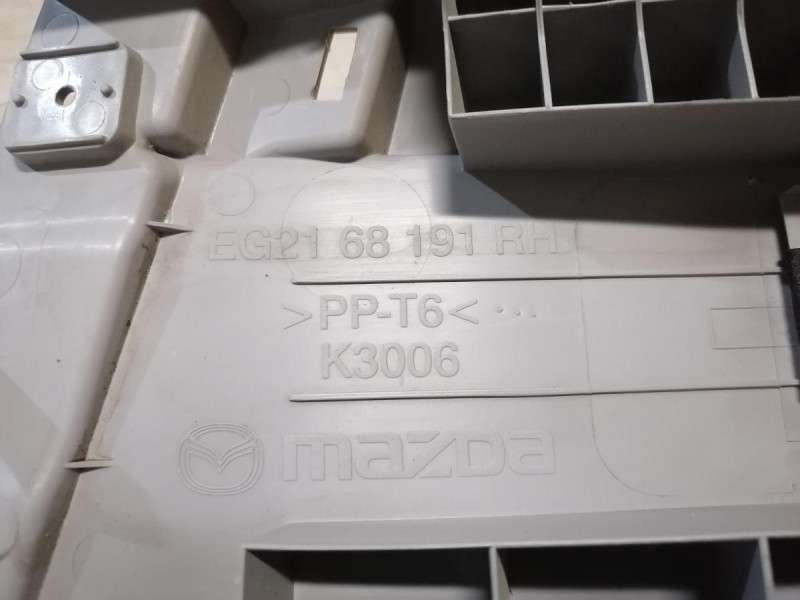 Mazda CX7 обшивка средней стойки верхняя правая