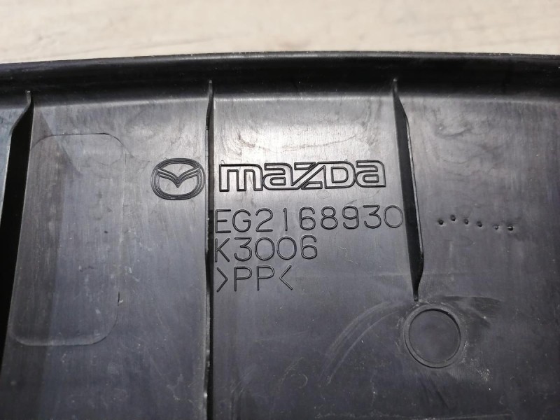 Mazda CX7 обшивка крышки багажника верхняя