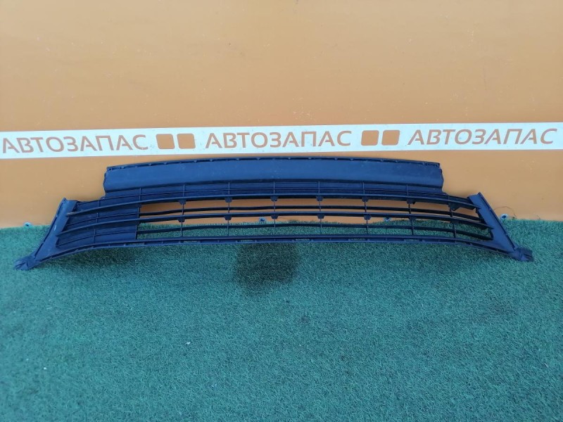 RAV4 решетка радиатора деф