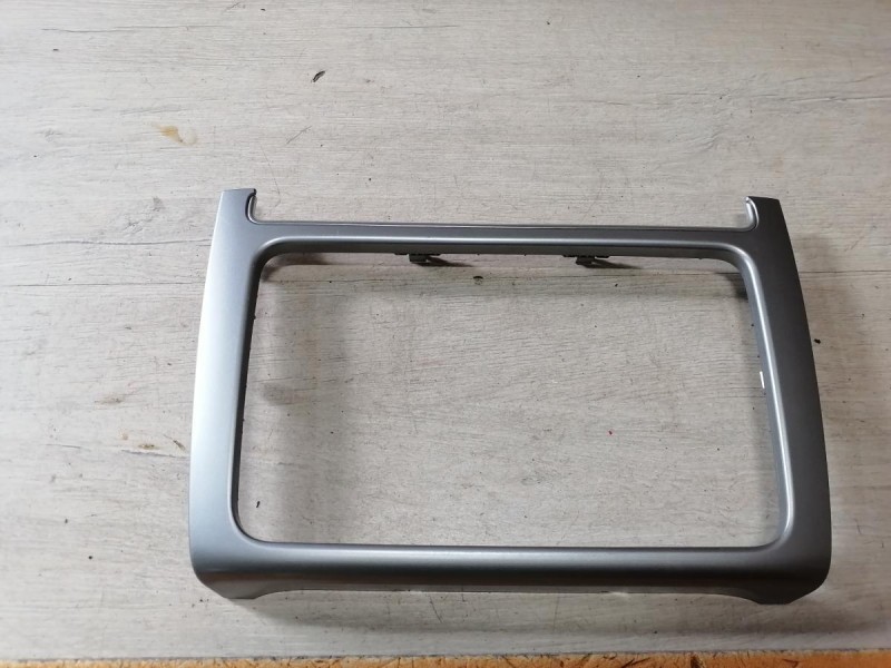 Polo №6 рамка под магнитолу