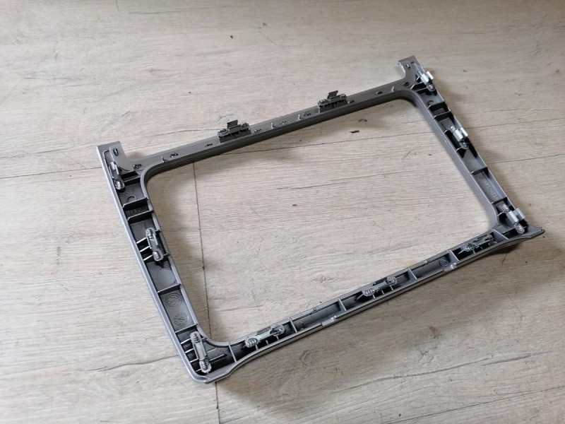 Polo №6 рамка под магнитолу