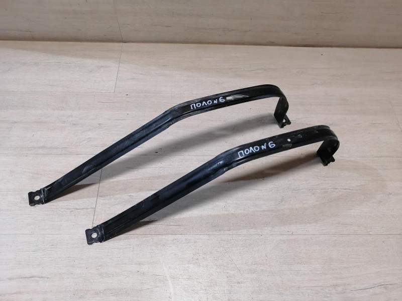 Polo №6 крепление бензобака к-кт