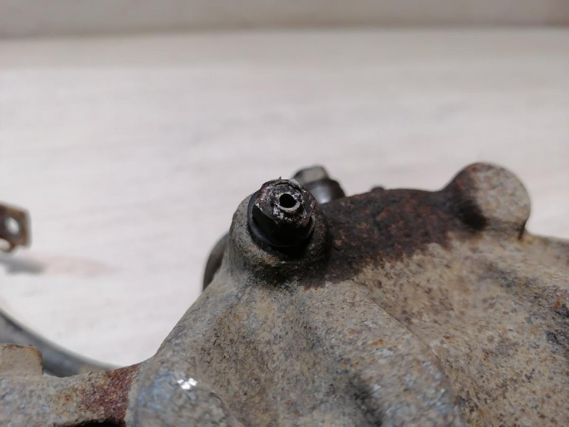 Rio 3 №8 суппорт передний правый