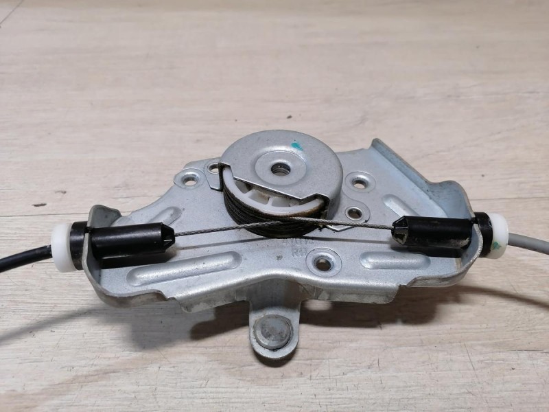 Rio 3 №8 стеклоподъемник передний правый