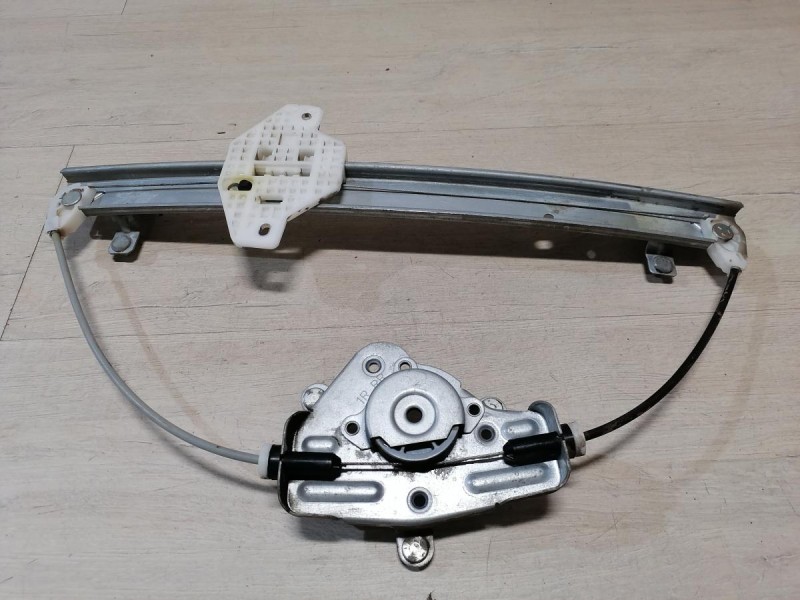 Rio 3 №8 стеклоподъемник задний правый эл