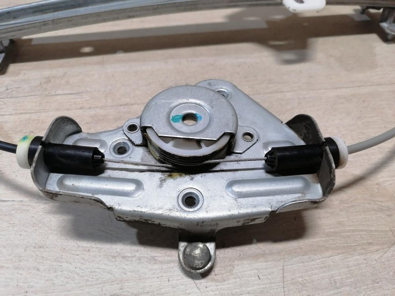 Rio 3 №8 стеклоподъемник задний левый эл