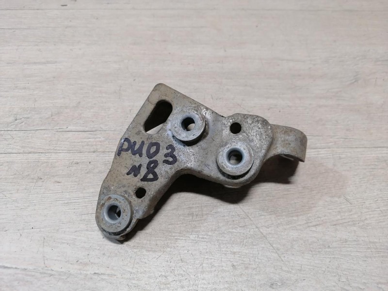 Rio 3 №8 фиксатор кронштейн тросов кулисы