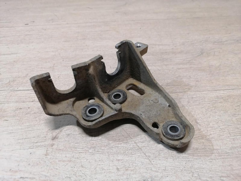 Rio 3 №8 фиксатор кронштейн тросов кулисы