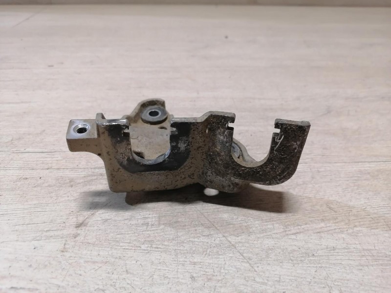 Rio 3 №8 фиксатор кронштейн тросов кулисы