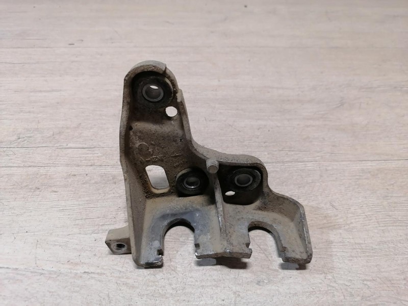 Rio 3 №8 фиксатор кронштейн тросов кулисы