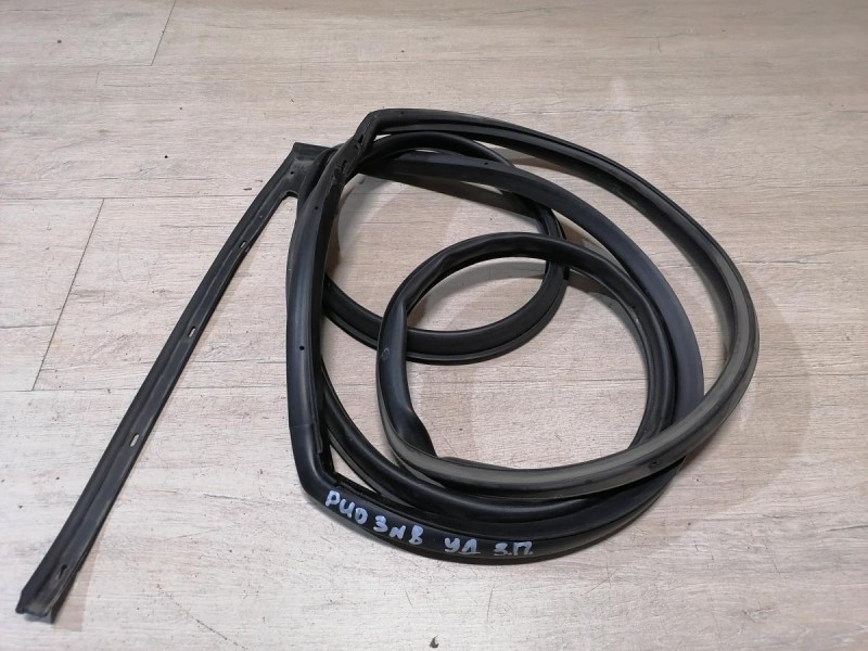 Rio 3 №8 уплотнитель двери задний правый