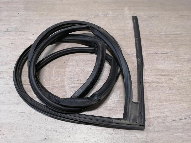 Rio 3 №8 уплотнитель двери задний левый