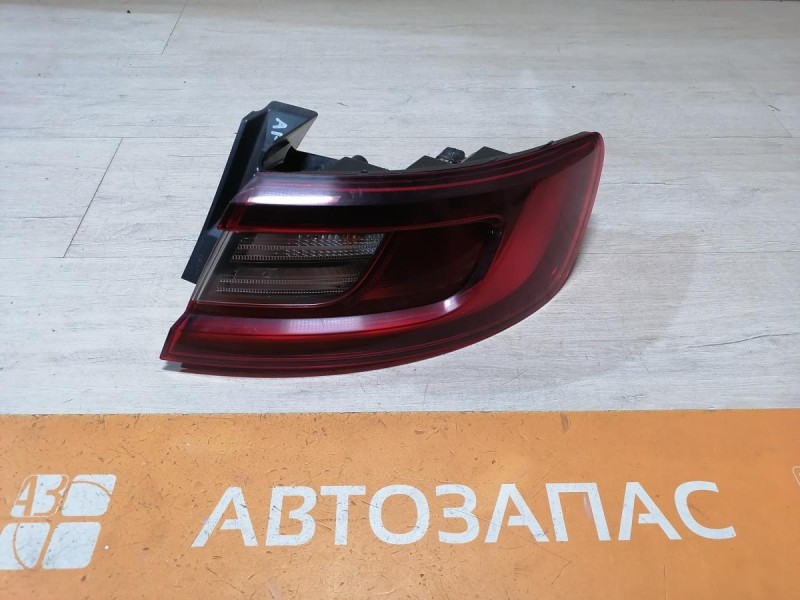 Arkana фонарь правый к-кт