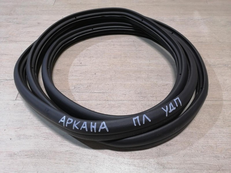 Arkana уплотнитель дверного проема передний левый