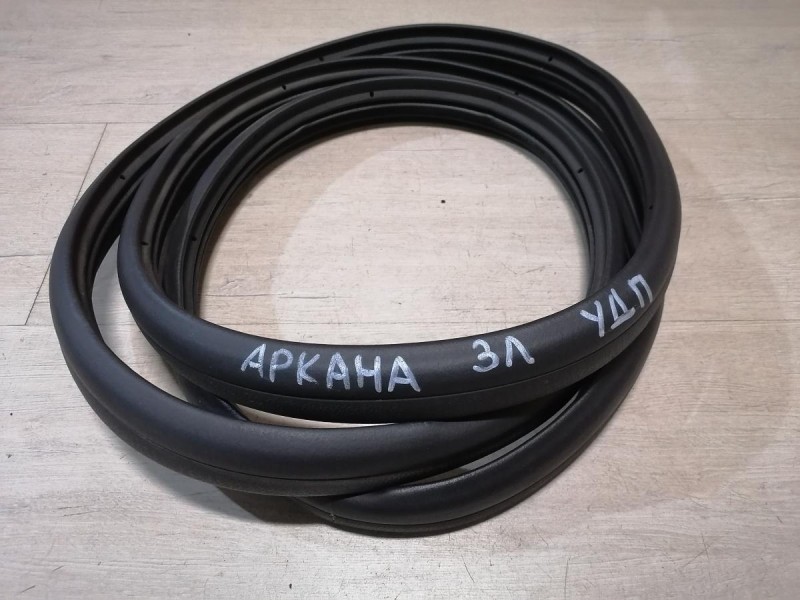 Arkana уплотнитель дверного проема задний левый