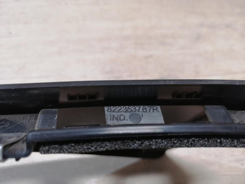 Arkana накладка стойки двери наружная задняя левая кривая