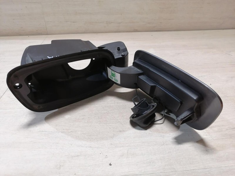 Arkana лючок бензобака