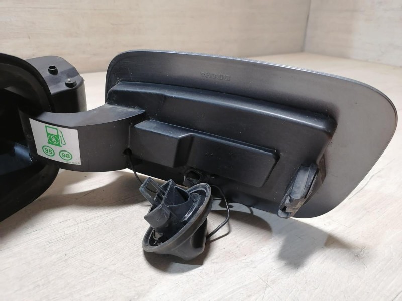 Arkana лючок бензобака