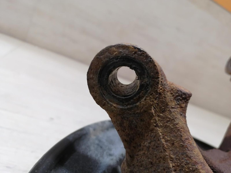 Arkana кулак передний левый