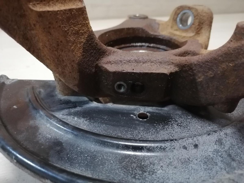 Arkana кулак передний левый