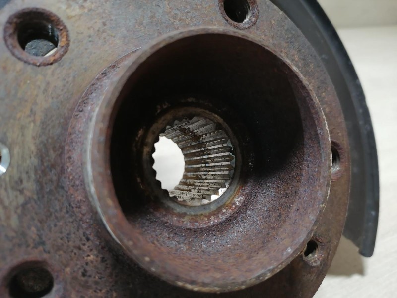 Arkana кулак передний правый