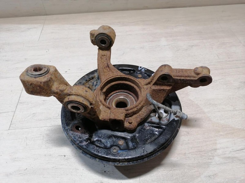 Arkana кулак задний левый