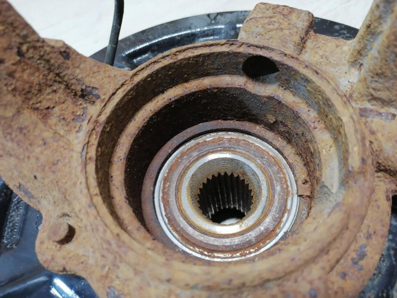 Arkana кулак задний левый