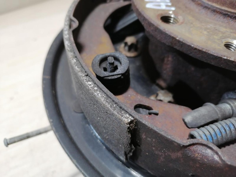 Arkana кулак задний правый