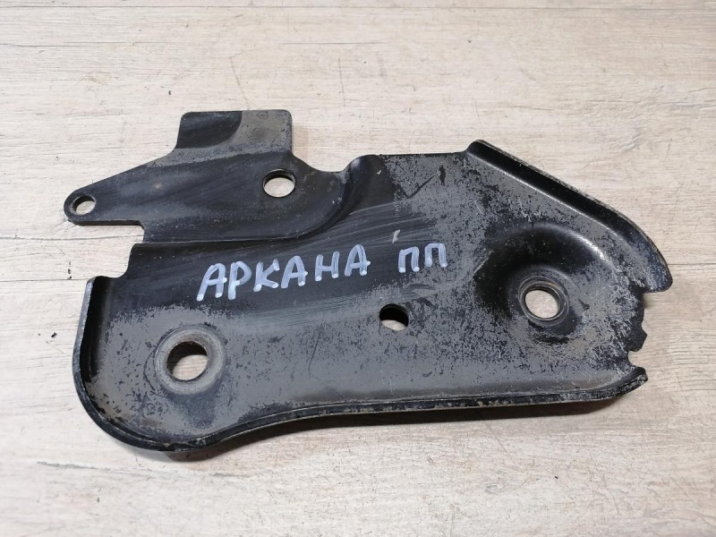 Arkana кронштейн подрамника правый