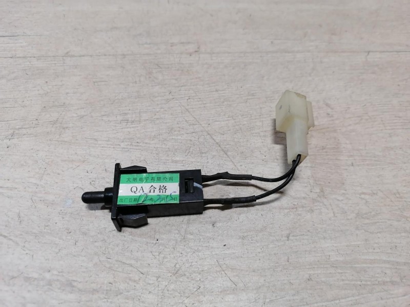 Hover H5 №1 концевик бардачка