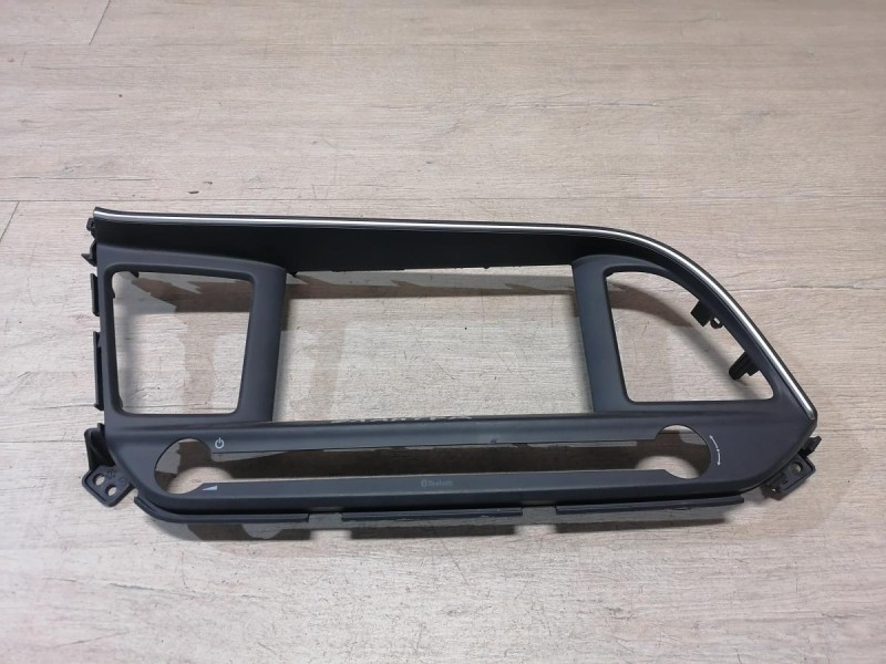 Elantra 6 рамка под магнитолу