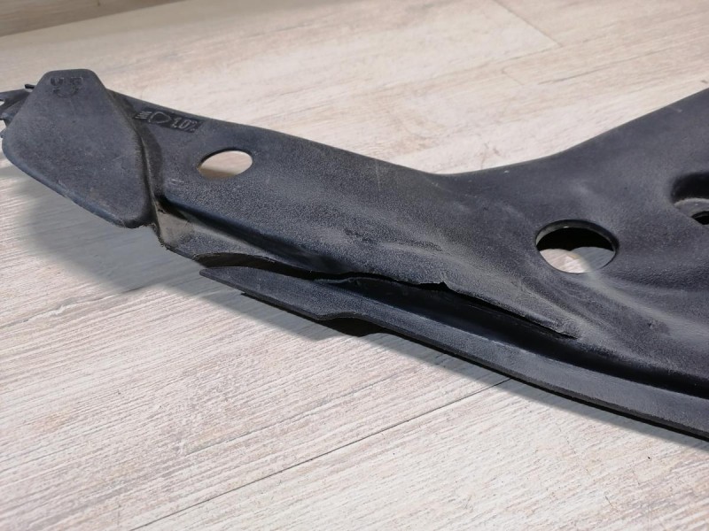 Highlander кожух замка капота деф