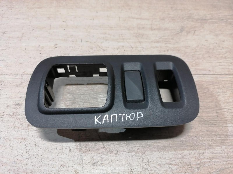 Kaptur накладка торпедо под корректор фар