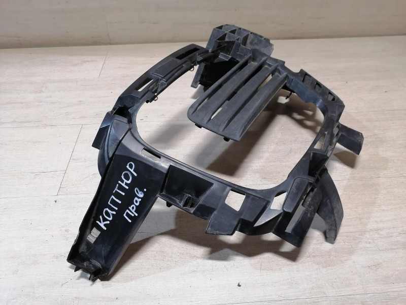 Kaptur кронштейн правого ходового огня